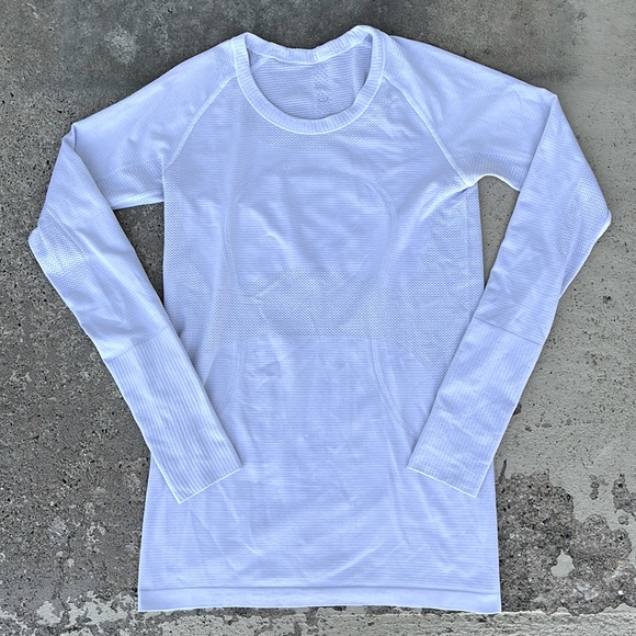 lululemon athletica Tops - EUC Lululemon Swiftly long sleeve top